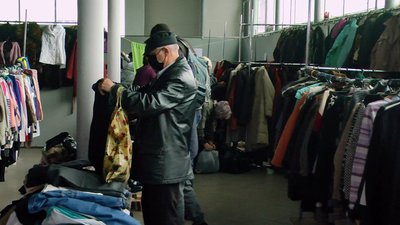Вибрати одяг та отримати психологічну підтримку можна у Хмельницькому центрі для переселенців
