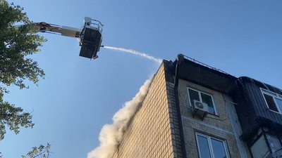 У Києві спалахнула пожежа у багатоповерхівці, людей евакуювали У Києві спалахнула пожежа у багатоповерхівці, людей евакуювали