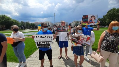 "Відкрийте табори".У Херсоні мітингували працівники дитячих закладів "Відкрийте табори".У Херсоні мітингували працівники дитячих закладів