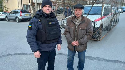 88-річний чоловік, якого рятувальники ДСНС евакуювали на Запоріжжі