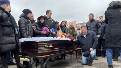 На Вінниччині попрощались з поліцейськими, які загинули під час ракетного обстрілу Одеси На Вінниччині попрощались з поліцейськими, які загинули під час ракетного обстрілу Одеси