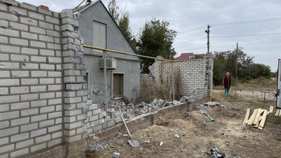 "Як можна спати, коли не вікна дрижали, а будинок підстрибнув". Херсонці про масований нічний обстріл РФ "Як можна спати, коли не вікна дрижали, а будинок підстрибнув". Херсонці про масований нічний обстріл РФ