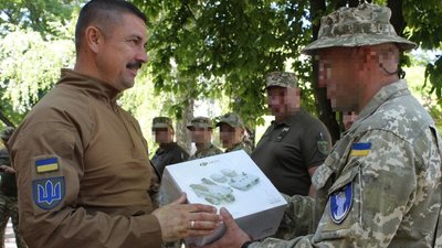 Сумські військові отримали відзнаки від президента України Сумські військові отримали відзнаки від президента України
