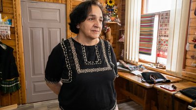 Волонтерка "мама Лора" з Волині чекає доньку та сина з фронту та допомагає війську Волонтерка "мама Лора" з Волині чекає доньку та сина з фронту та допомагає війську
