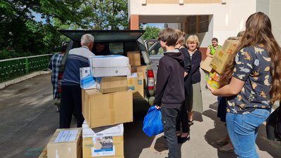 Учні та вчителі житомирського ліцею придбали авто для військових на передову Учні та вчителі житомирського ліцею придбали авто для військових на передову