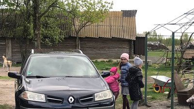 "Я йому не вірю, що не буває важко. Але він каже, що ні" – батько Володимира – опікуна восьми дітей