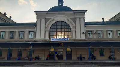 На вокзалах Прикарпаття облаштували медпункти для людей із підозрою на коронавірус