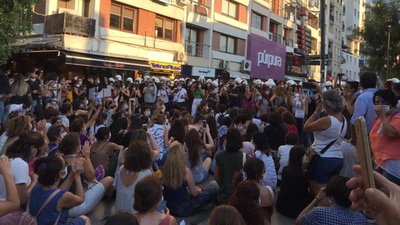Тисячі жінок у Туреччині протестували проти виходу країни зі Стамбульської конвенції