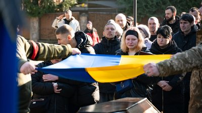 В Ужгороді попрощалися із полеглим захисником Іваном Карапою