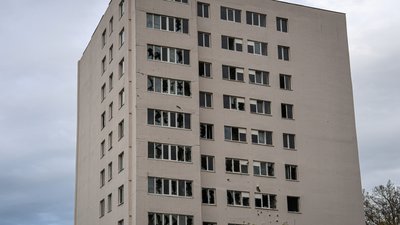 Будівля у Херсоні, обстріли