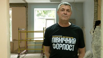 Боєць Юрій Вєткін, який під час оборони Чернігова отримав поранення та втратив ногу Боєць Юрій Вєткін, який під час оборони Чернігова отримав поранення та втратив ногу