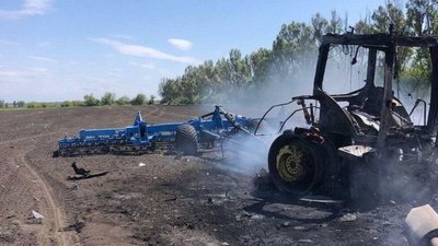На Харківщині російська ракета поцілила в трактор у полі: поранений тракторист