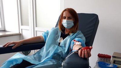 Безпечна кров рятує життя. Патрульні поліцейські Прикарпаття здали кров Безпечна кров рятує життя. Патрульні поліцейські Прикарпаття здали кров