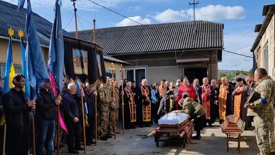 На Тернопільщині попрощалися із загиблими військовослужбовцями На Тернопільщині попрощалися із загиблими військовослужбовцями