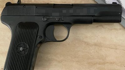 В Одесі копи прийшли з обшуками до фігуранта справи про шахрайство: він почав стріляти В Одесі копи прийшли з обшуками до фігуранта справи про шахрайство: він почав стріляти