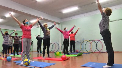 Тренування безкоштовні: у Маріуполі вчителі відкрили клуб оздоровчої гімнастики Тренування безкоштовні: у Маріуполі вчителі відкрили клуб оздоровчої гімнастики