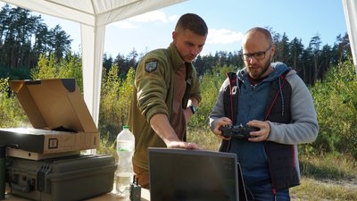 "Це війна дронів": як цивільних харківʼян навчають основ роботи з БпЛА