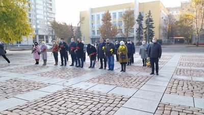 У Миколаєві покладанням квітів відзначили День вигнання нацистських окупантів з України У Миколаєві покладанням квітів відзначили День вигнання нацистських окупантів з України