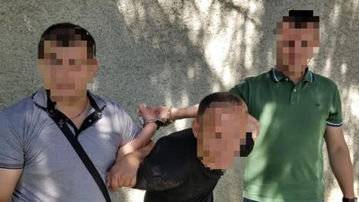 На Закарпатті затримали раніше судимого чоловіка, який напав на пенсіонерку