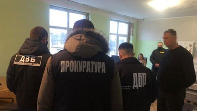15 тисяч доларів за дозвіл: на Львівщині затримали чиновника, якого підозрюють у хабарництві 15 тисяч доларів за дозвіл: на Львівщині затримали чиновника, якого підозрюють у хабарництві