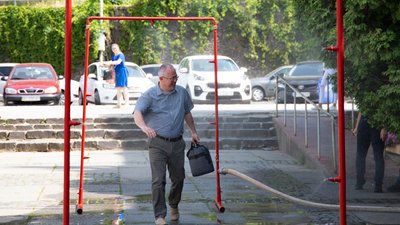Рамку з розпиленням на площі Поштовій в Ужгороді вмикатимуть раніше Рамку з розпиленням на площі Поштовій в Ужгороді вмикатимуть раніше