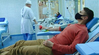 Донори здають кров Донори здають кров