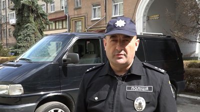 Мікроавтобус і ліки: волонтери передали допомогу тернопільським поліцейським