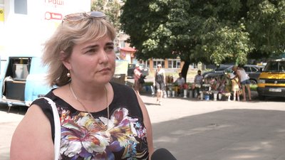 Стихійна торгівля у Рівному: чому люди з вулиці не хочуть йти на ринок Стихійна торгівля у Рівному: чому люди з вулиці не хочуть йти на ринок
