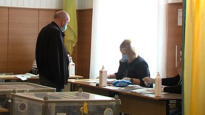 Місцеві вибори-2020 на Запоріжжі - як відбувається голосування Місцеві вибори-2020 на Запоріжжі - як відбувається голосування