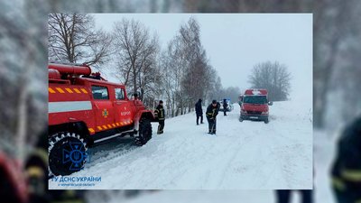 На Чернігівщині під час негоди рятувальники вивільнили зі снігу 117 автомобілів