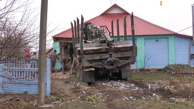 У будинку в селі Сем’янівка, в який в’їхала вантажівка, почали розбирати завали У будинку в селі Сем’янівка, в який в’їхала вантажівка, почали розбирати завали