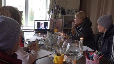 "Долають наслідки війни". У Шостці організували заняття з арттерапії "Долають наслідки війни". У Шостці організували заняття з арттерапії