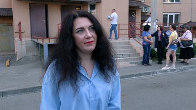 Голова правління ОСББ будинку Олена Юрикова розповідає про стан будинку на Чорновола в Чернігові Голова правління ОСББ будинку Олена Юрикова розповідає про стан будинку на Чорновола в Чернігові