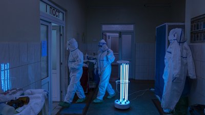 Лікарі, які борються з коронавірусом. Фоторепортаж