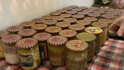 Зібрали шкарпетки для ЗСУ. Молодята з Кіровоградщини відмовились від квітів на своєму весіллі Зібрали шкарпетки для ЗСУ. Молодята з Кіровоградщини відмовились від квітів на своєму весіллі