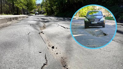 Ями на вулиці Конституційній у Чернівцях