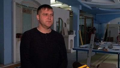 Штукатурять, монтують електропроводку: у Чернігові людей, чиє житло постраждало, вчать будівельній справі Штукатурять, монтують електропроводку: у Чернігові людей, чиє житло постраждало, вчать будівельній справі