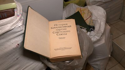 Російськомовні книжки – на дрони: у Чернігові збирають та продають макулатуру, а гроші відправляють на ЗСУ