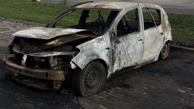 Російський дрон знищив автомобіль у Сумах