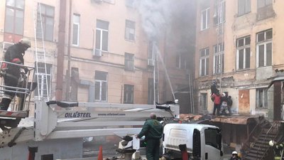 Масштабна пожежа в Одесі: горить пам'ятка архітектури, багато постраждалих Масштабна пожежа в Одесі: горить пам'ятка архітектури, багато постраждалих