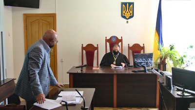 Блогер Сороченко, якого обвинувачують у побитті атовця, не приїхав до суду через пухлину