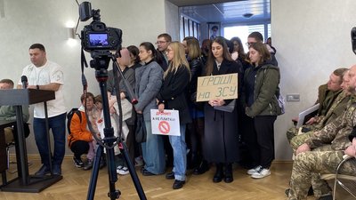 Черкасці 2 жовтня вимагають у Бондаренка спрямувати гроші на ЗСУ Черкасці 2 жовтня вимагають у Бондаренка спрямувати гроші на ЗСУ