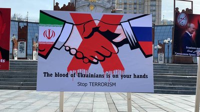 "Кров українців на ваших руках". У Києві іранська діаспора протестує проти участі Ірану в російсько-українській війні
