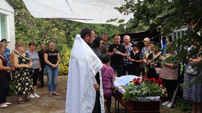 В Охтирці поховали десантника Олександра Гнітія В Охтирці поховали десантника Олександра Гнітія