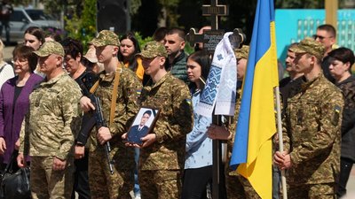 У Черкасах попрощалися із загиблим Артемом Гензерським