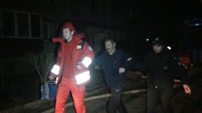 Двох дітей та дорослого госпіталізували через пожежу в Івано-Франківську Двох дітей та дорослого госпіталізували через пожежу в Івано-Франківську