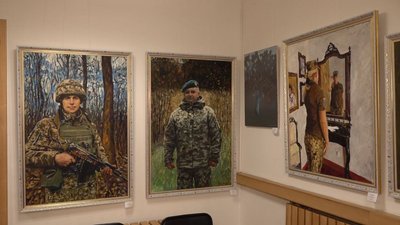 У Черкасах представили виставку живопису та скульптури про події на сході України У Черкасах представили виставку живопису та скульптури про події на сході України