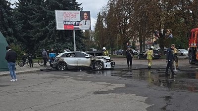 автівки горіли автівки горіли