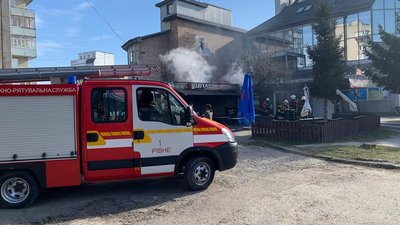 У Рівному горіла "Шавуха". Ймовірна причина – коротке замикання У Рівному горіла "Шавуха". Ймовірна причина – коротке замикання