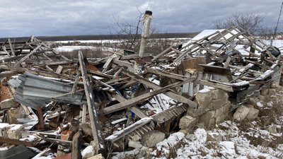 "Прошу Бога їх покарати": як у селі Яковлівка на Харківщині за рік після авіаудару відновлюється життя "Прошу Бога їх покарати": як у селі Яковлівка на Харківщині за рік після авіаудару відновлюється життя